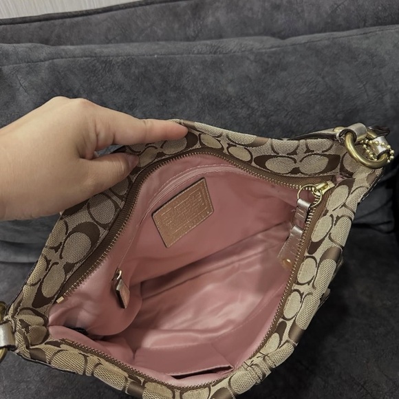 Coach Tan and Gold Floral Shoulder Bag WITH A FEW STAINS AROUND THE FLOWERS - Picture 5 of 8